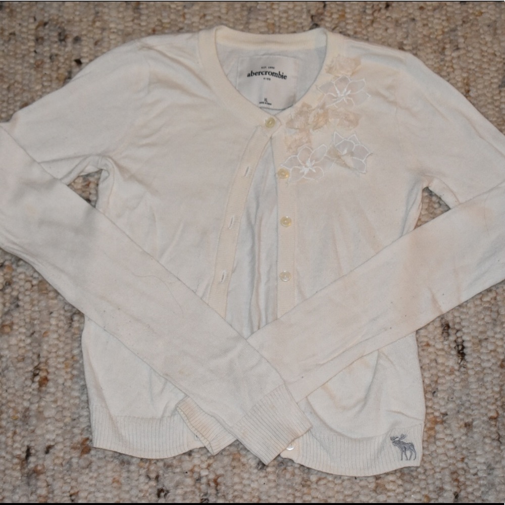 ☁️Abercrombie Kids Cardigan Size (XL)